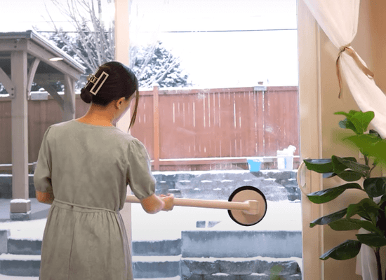 clean the window glass with Parrior Alpaka electric spin scrubber